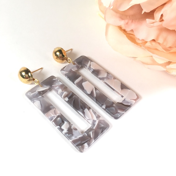 Jewelry - Gray Geometric Tortoise Shell Dangle Earrings